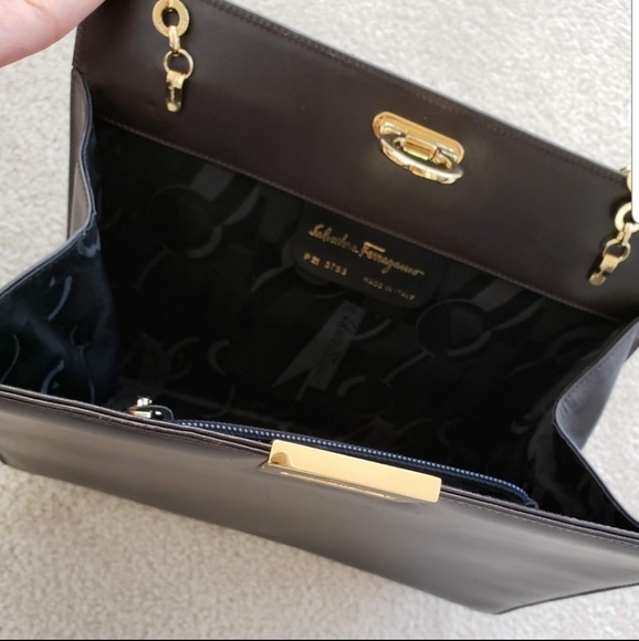 FERRAGAMO leather clutch with gold strap - Picture 4 of 8